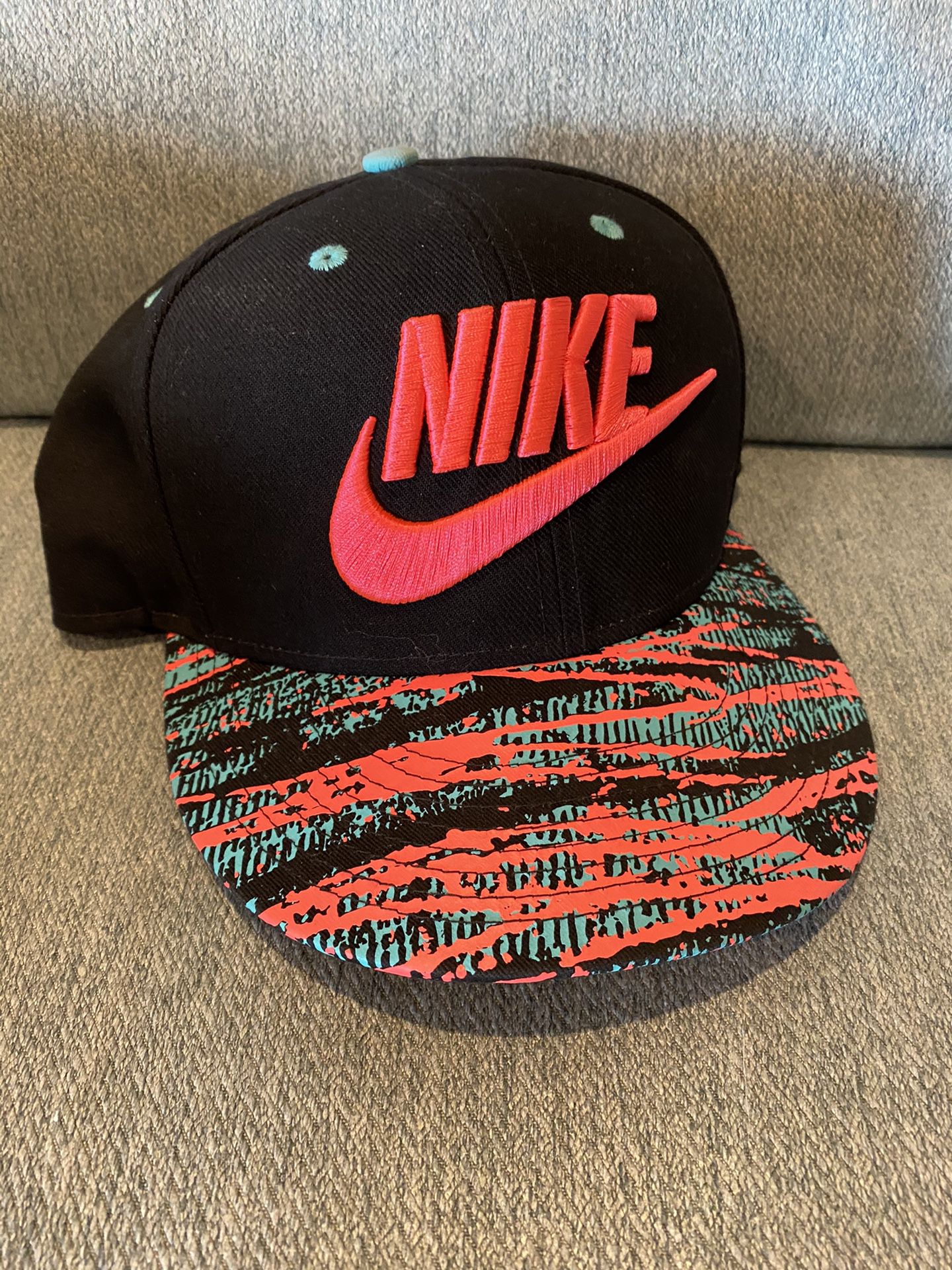 Nike True fit SnapBack pink & teal hat
