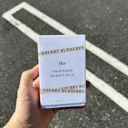 Burberry Her Perfume  