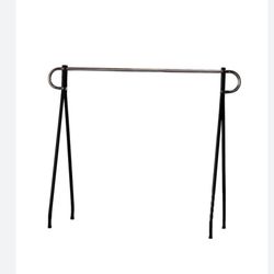 Black and Chrome Single Rail Clothing Rack
