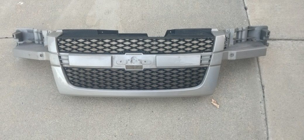 2006 Chevy Colorado Front Grill