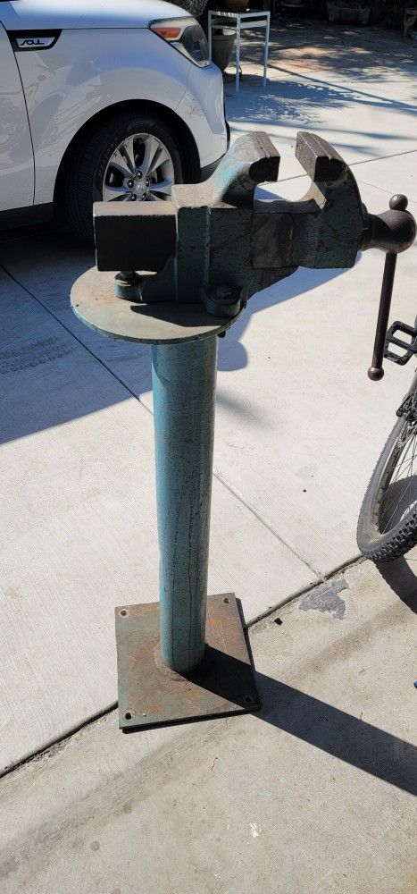 Bench Vise With stand