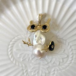 Flameball Pearl With Black Enamel Glasses Pendant