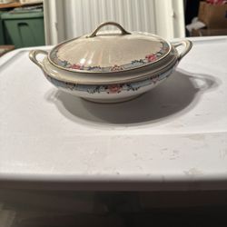 Beautiful Vintage Covered Vegetable Dish 