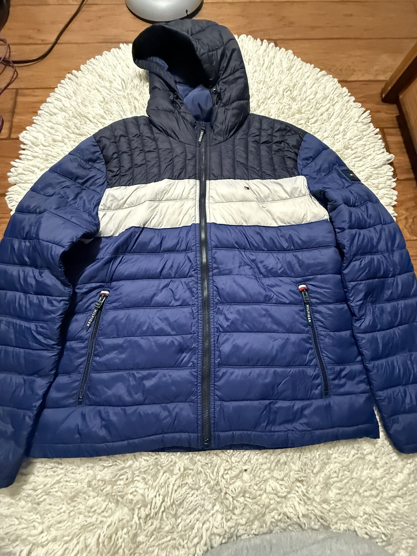 Men's Tommy Hilfiger Lightweight Puffer Jacket in a blue, white, and black color-block design Xl on tag In very good condition