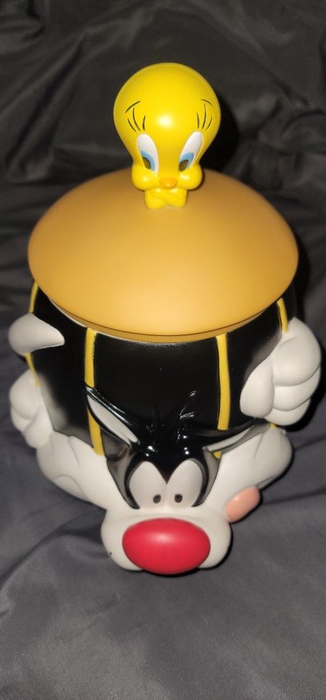 Sylvester & Tweety Bird Cookie Jar