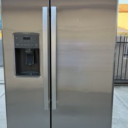 GE COUNTER DEEP REFRIGERATOR AND FRIGIDAIRE STOVE ELECTRIC