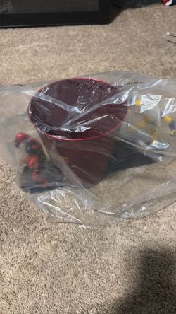 deadpool vs wolverine popcorn bucket