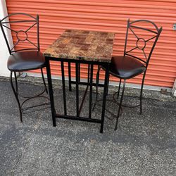 Small Bat Table And 2 Chairs 