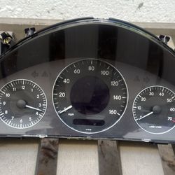 03 04 05 06 Mercedes Benz E320 E350 E500 Speedometer Cluster Odometer