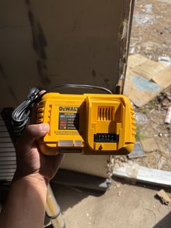 DeWalt DCB118 Fast Charger (20V/60V MAX) – Brand New