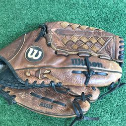 Wilson 12.5” Leather Baseball Ball Glove RHT 