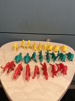VINTAGE TIMMEE PREHISTORIC PLASTIC DINOSAUR FIGURES - RED, GREEN & YELLOW Lot of 24