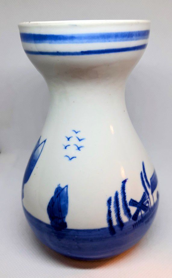 Vintage Blue And White Collectible Mid Century Vase.  Cash Or PayPal. 