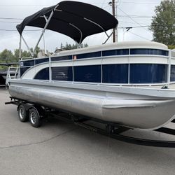 2017 Bennington Tritoon 150hp Yamaha 