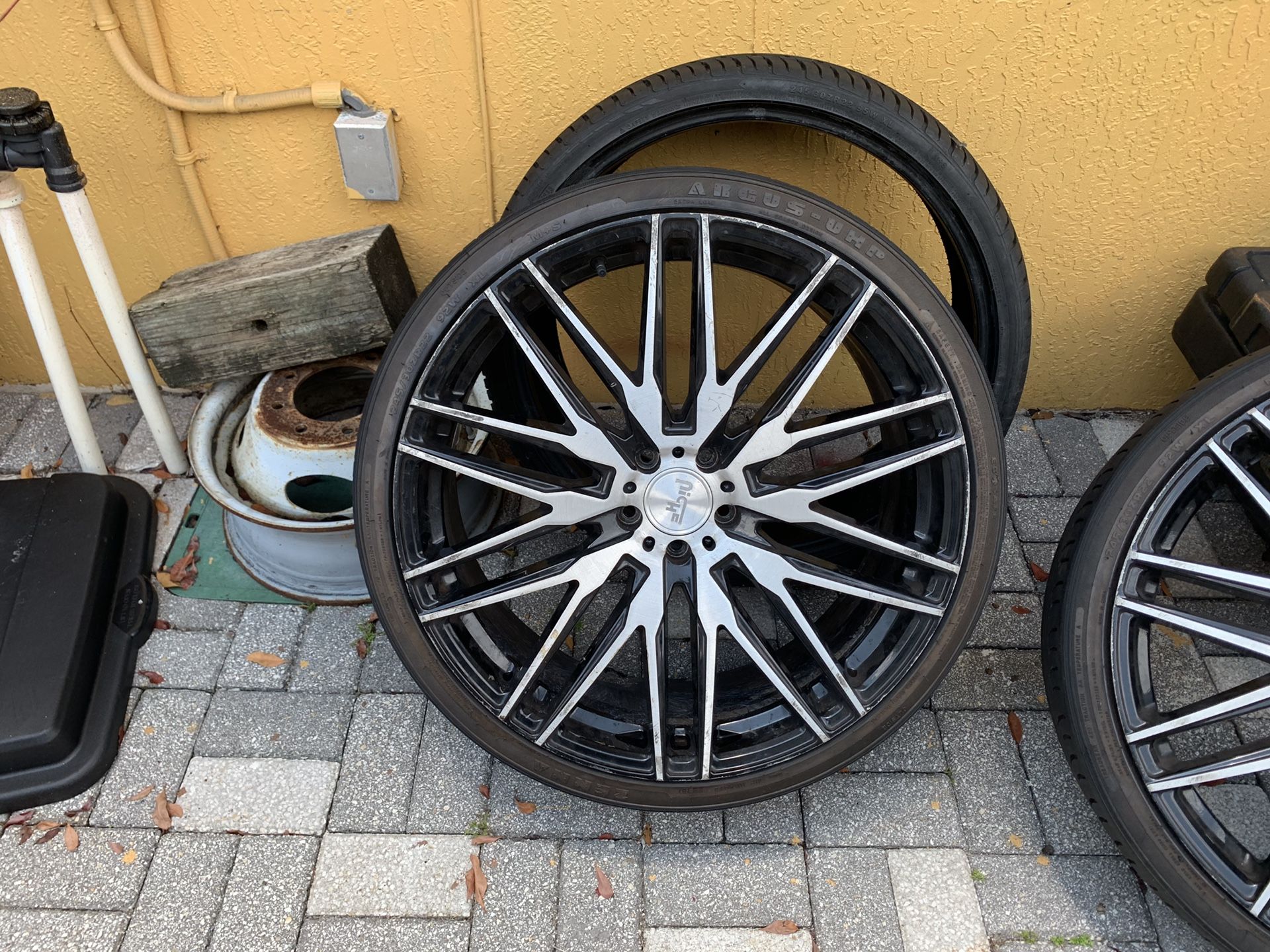 22 inch niche wheels 5x120