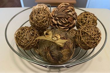 ROUND GOLD DECORATIVE BOWL CENTERPIECE