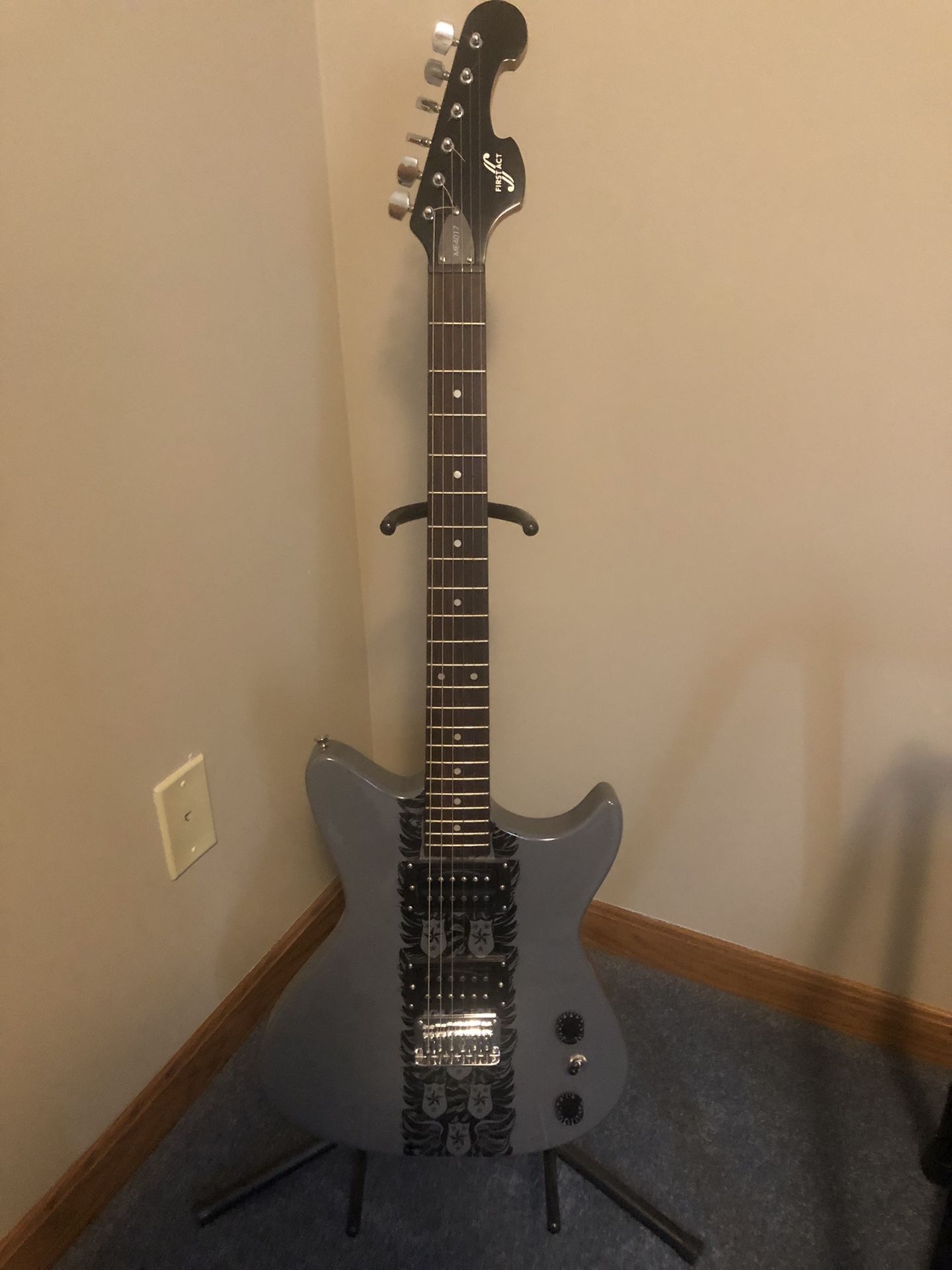 First Act Me4017 Electric Guitar