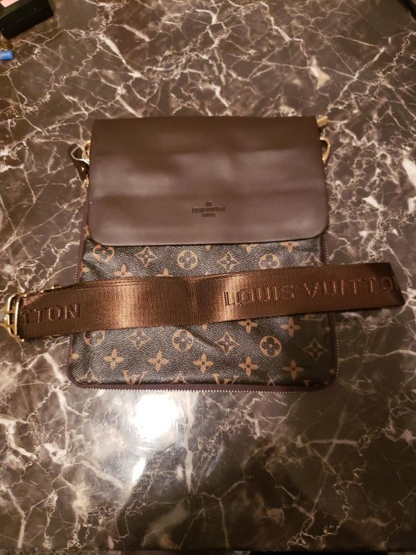Stylish Louis vuitton side bag for Sale in Baltimore, MD - OfferUp