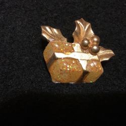 Small Goldtone Christmas ( Gift) Brooch 