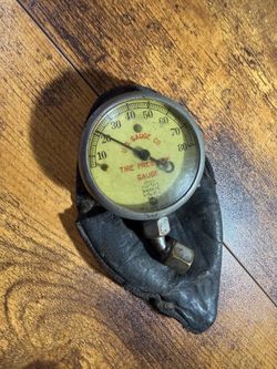 Vtg US Gauge Co. Tire Pressure Gauge/ Measures up to  80 psi/