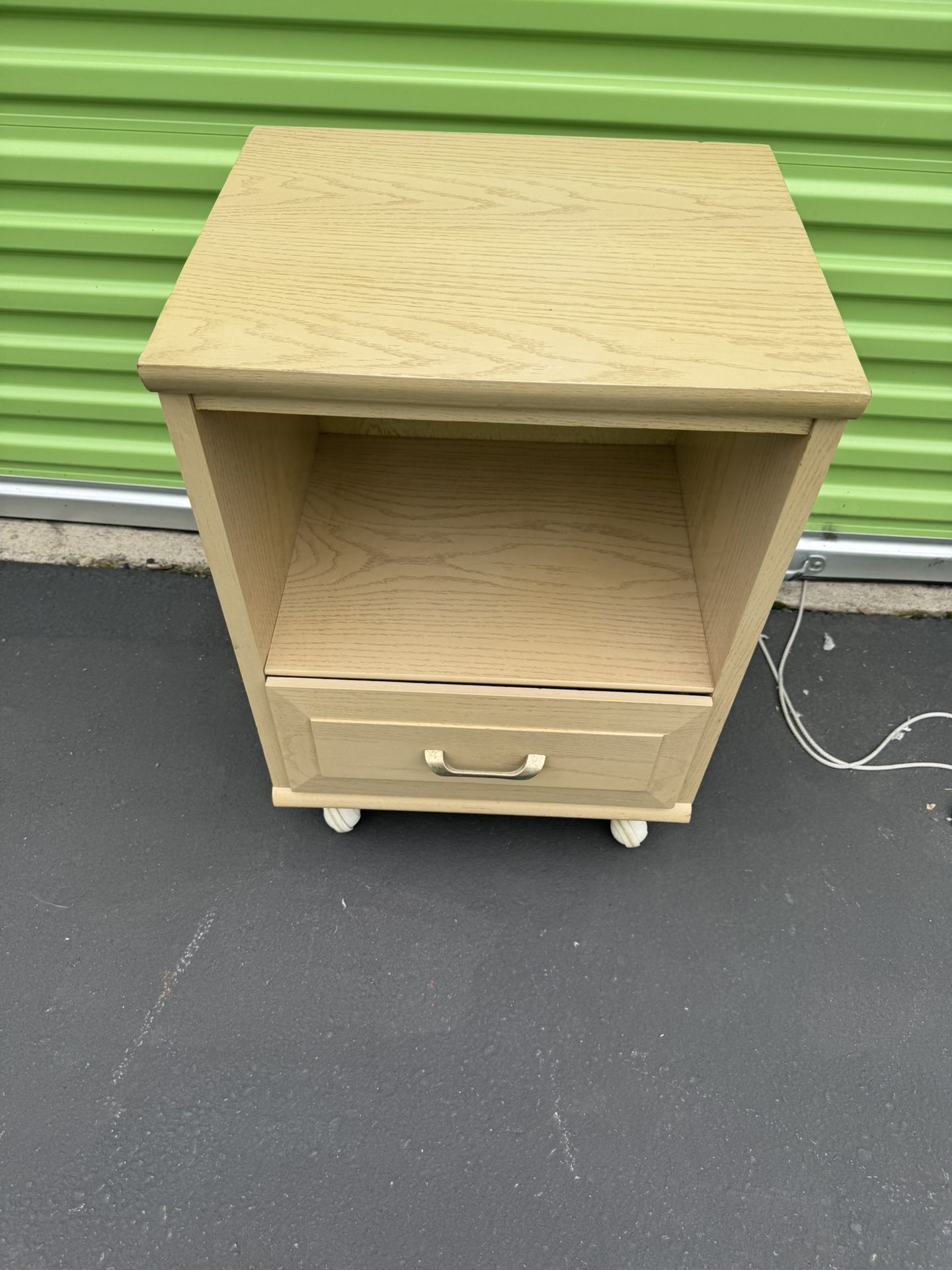 Beautiful Side Table W/wheels