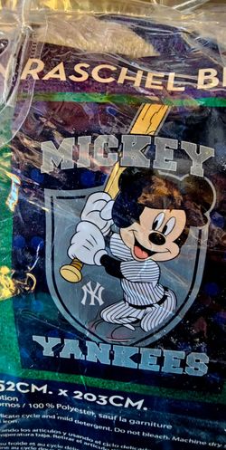 TWIN SIZE MICKEY MOUSE YANKEES BLANKET