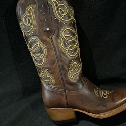 Ladies Size 8 Western Boots 