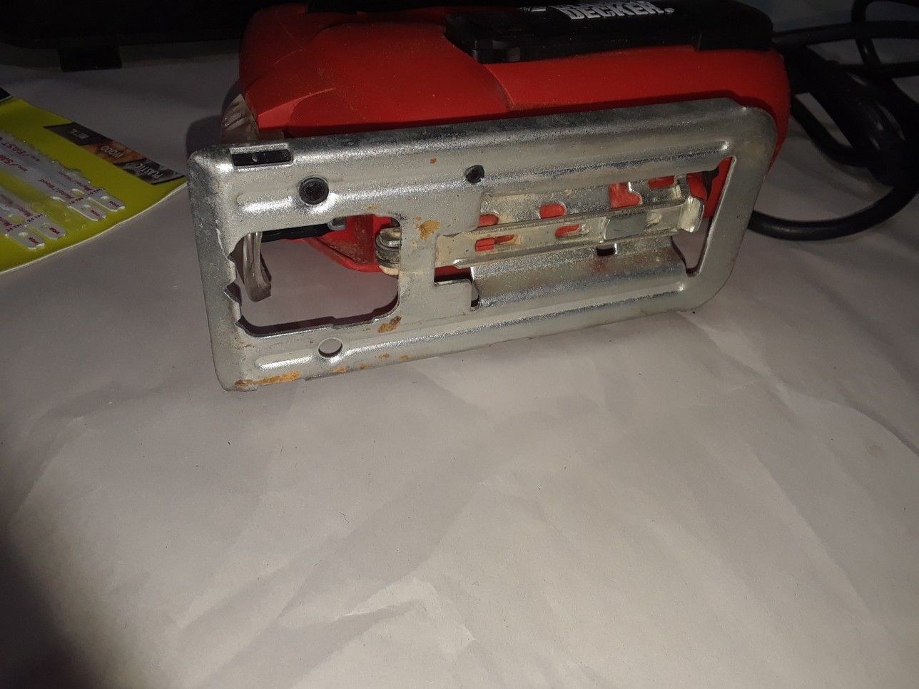 Used once Black & Decker JS500 Corded 3200 SPM, Jig Saw w/ blades for