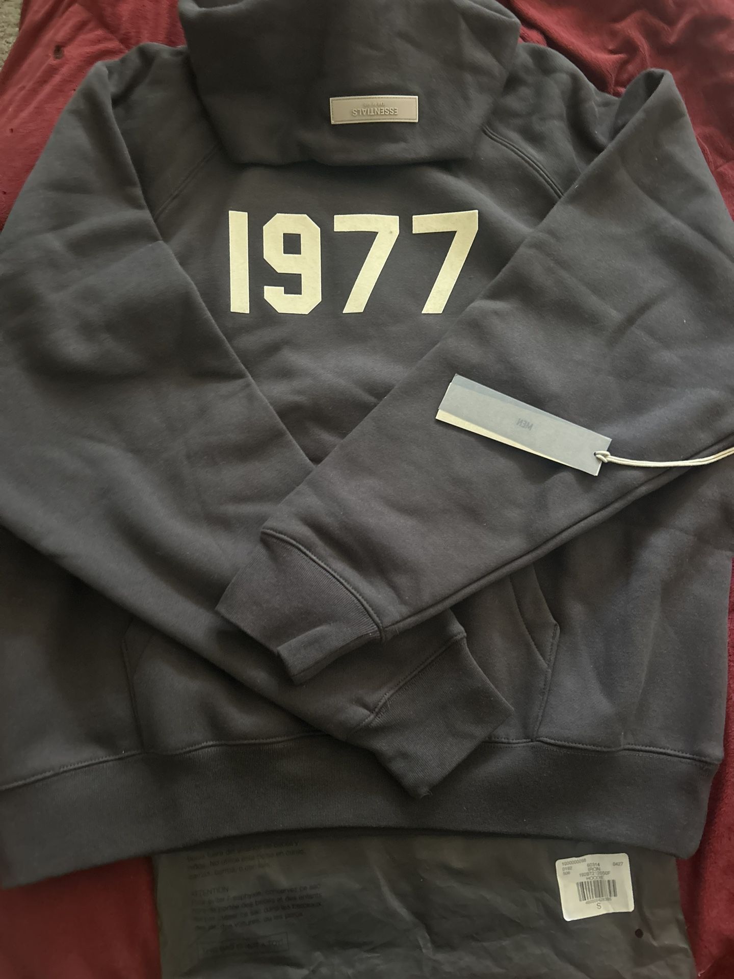 Essential Hoodie 1977