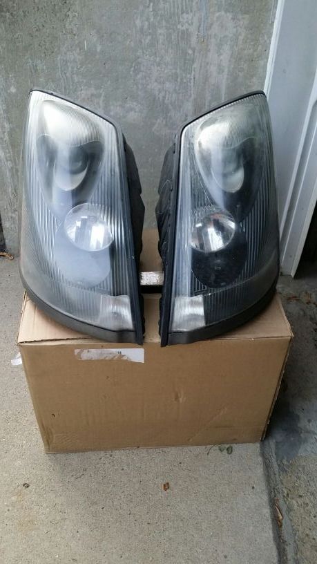 Volvo VNL headlights