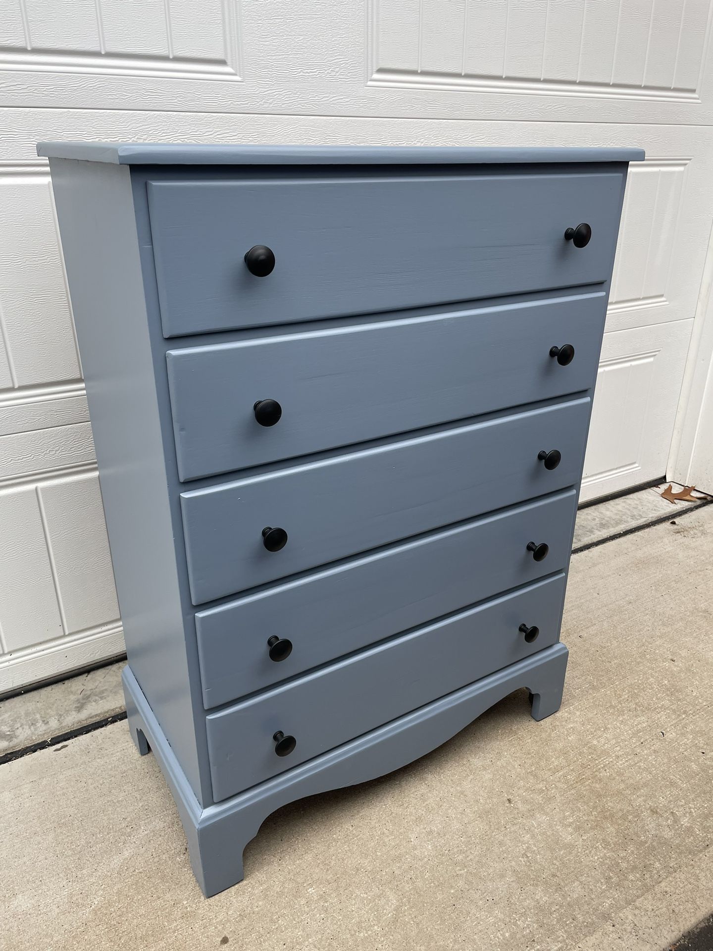Beautiful Solid Wood 5 Drawer Dresser/Chest Of Drawers, Blue