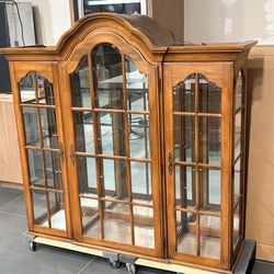 Beautiful Thomasville Lighted Cabinet