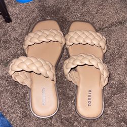 Torrid sandalias /sandals USED ONCE wide wide🥰