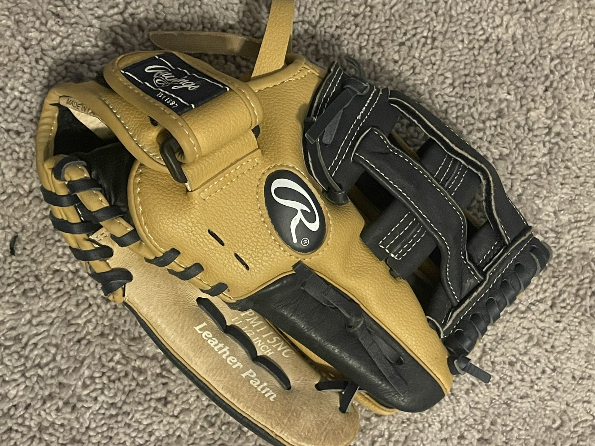 Rawlings Youth 11-1/2 Black/ Brown Leather Glove Right Hand Throw