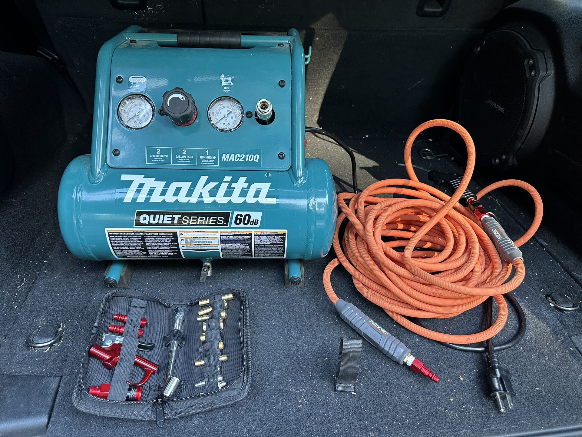 Makita Quiet Series Air Compressor 1 HP 2 Gallon comes w/hose Kit