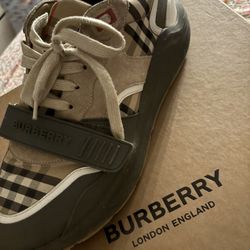 Burberry Size 45