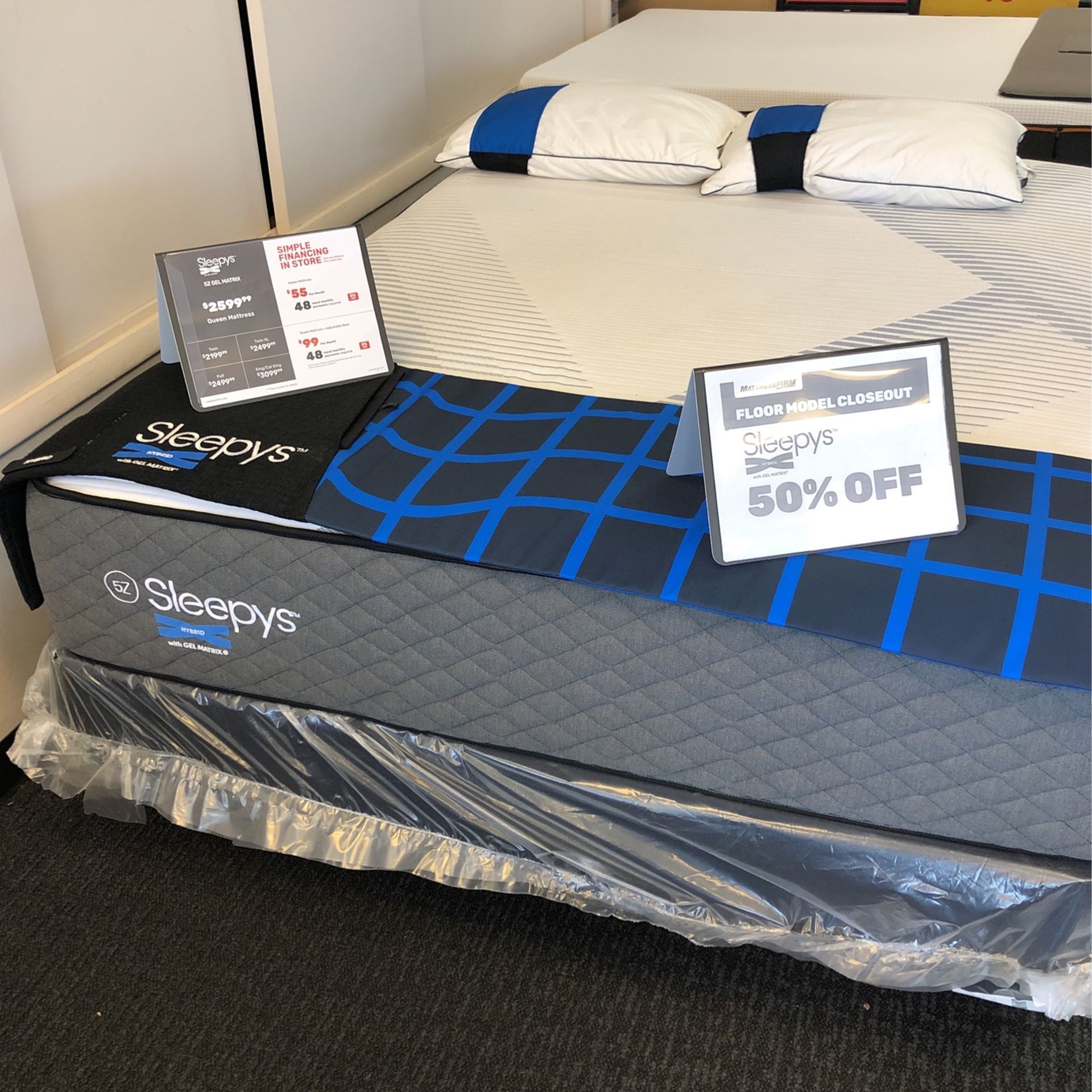 Sleepy’s Queen Gel Matrix Hybrid Mattress for Sale in East Patchogue