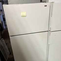 HOTPOINT Refrigerator 