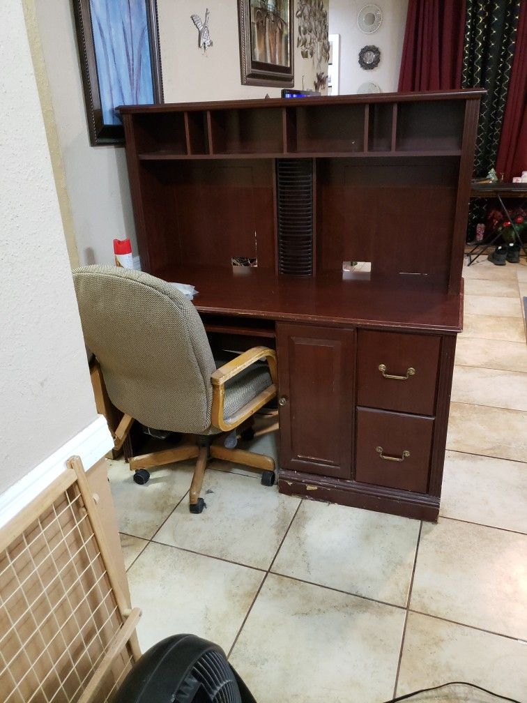 Free. Hutch Desk for Sale in San Antonio, TX OfferUp