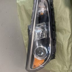 2018-2020  Hyundai Elantra GT Right Headlight 