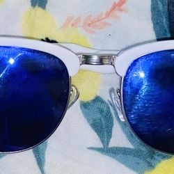 ⚫️WOMENS⚫️✨🔵🕶️🌼PUGS🌼🕶️🔵✨Metal White Trim W:Blue Tint Shatter-Resistant Lens Sunglasses🔵🕶️✨