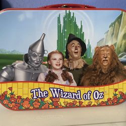 Wizard Of Oz Lunch Box With figures And Bonus Magnets