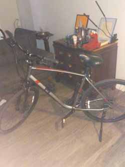 Giant cypress 28" bicycle