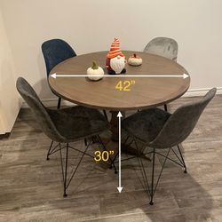 Dinning table for sale (Chairs included)