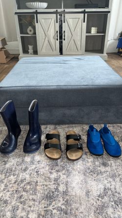 Boys shoes size: 13/1 (Escondido) Take All For $15 😊 )