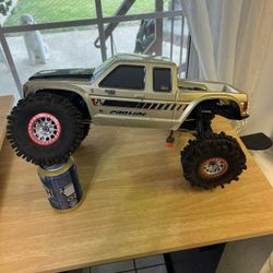  Axial 1/10 scale coyote