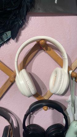 Lenovo thinkplus white headphones
