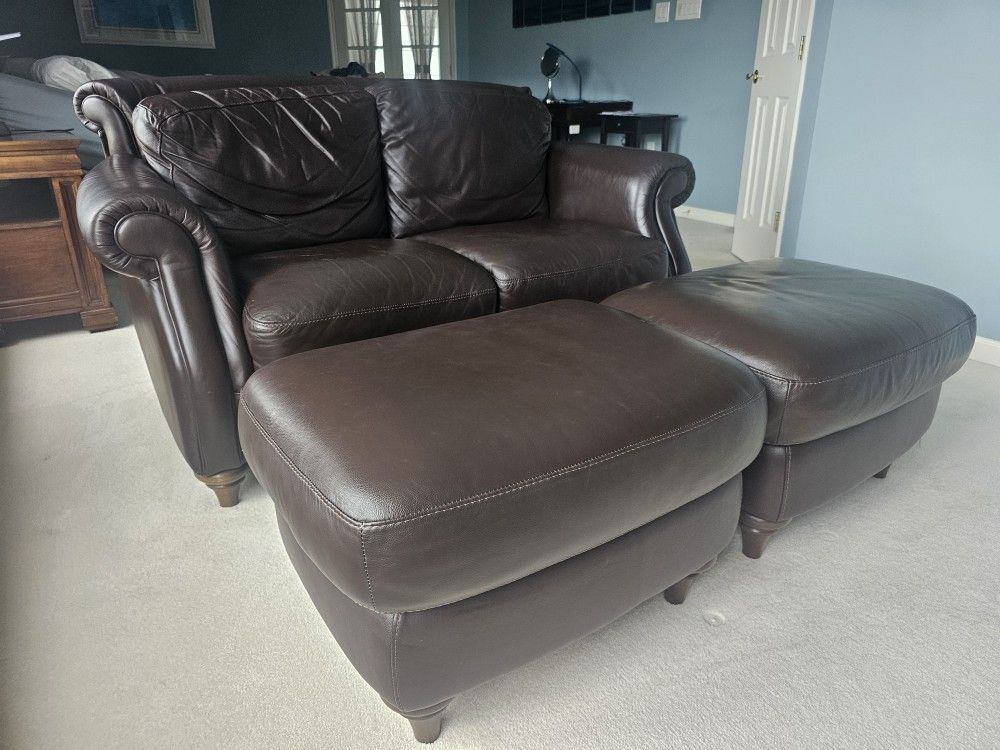 Natuzzi Leather Loveseat W/Ottomans