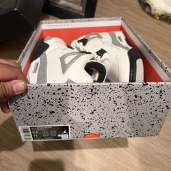 Jordan 4s