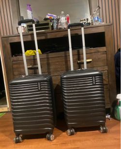 American Tourister Stratum  Carry-On Hardside Spinner